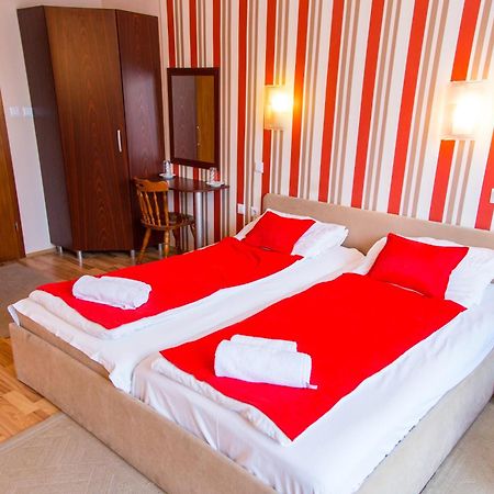 Hotel Pine سكوبجي المظهر الخارجي الصورة