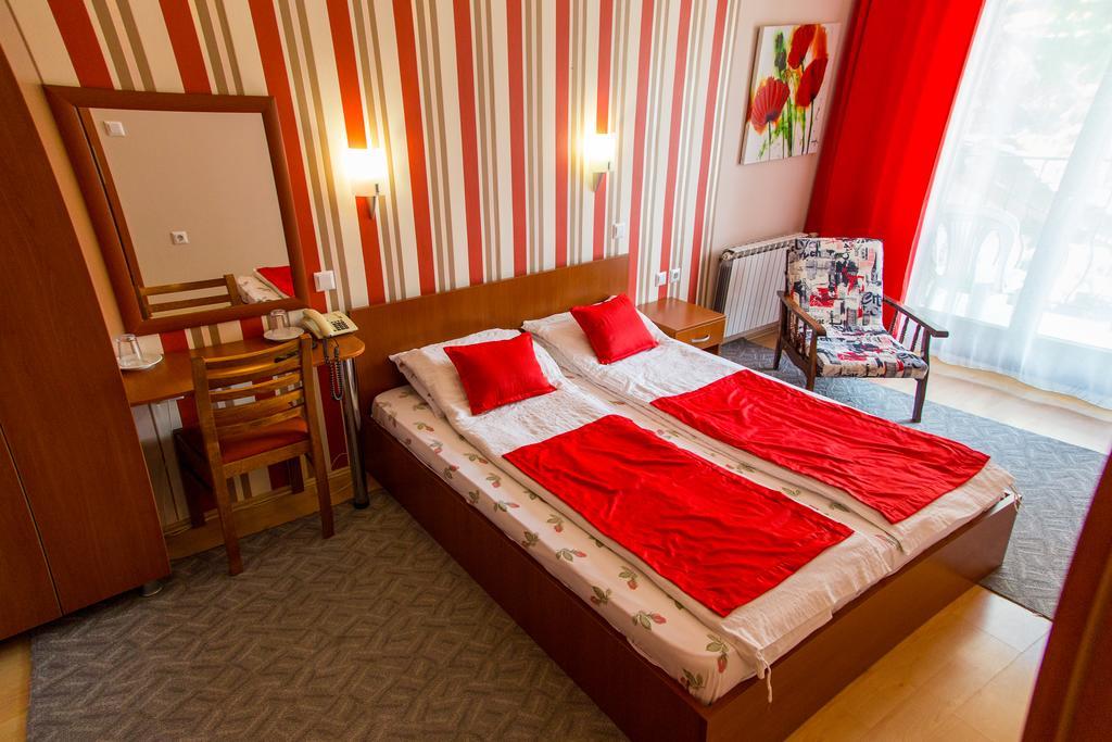 Hotel Pine سكوبجي المظهر الخارجي الصورة