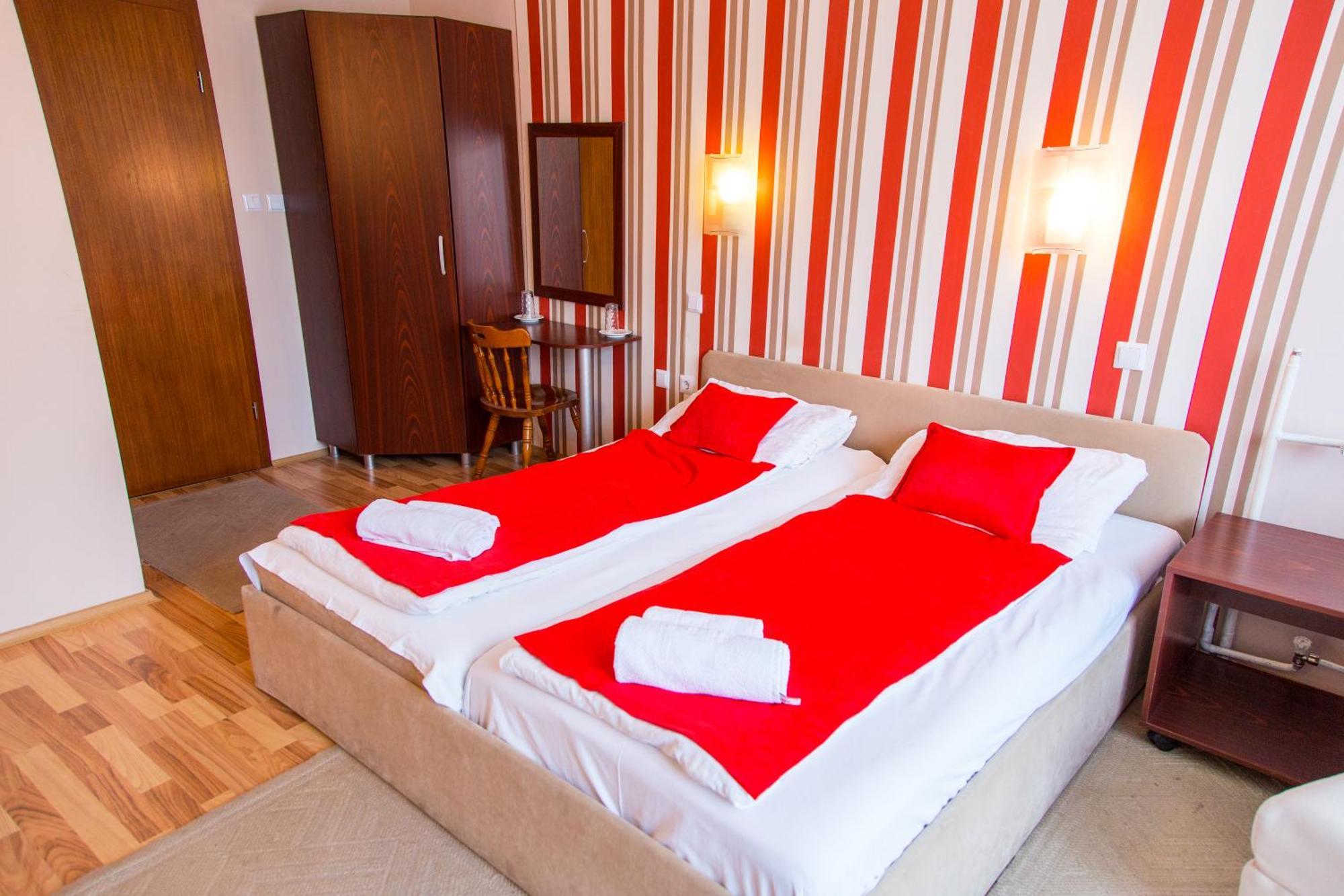 Hotel Pine سكوبجي المظهر الخارجي الصورة