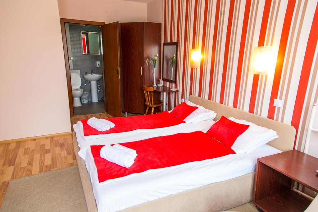 Hotel Pine سكوبجي المظهر الخارجي الصورة