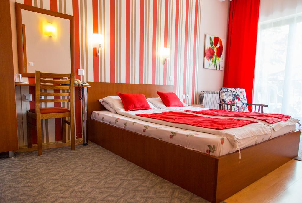 Hotel Pine سكوبجي المظهر الخارجي الصورة