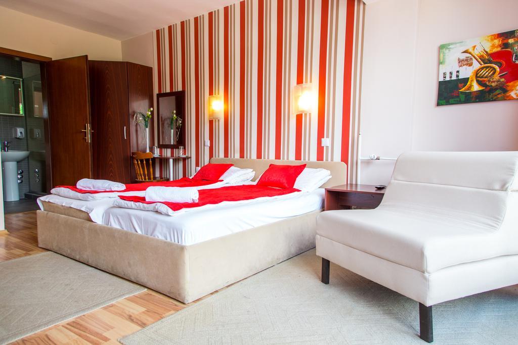 Hotel Pine سكوبجي المظهر الخارجي الصورة