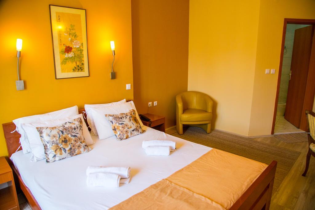 Hotel Pine سكوبجي المظهر الخارجي الصورة