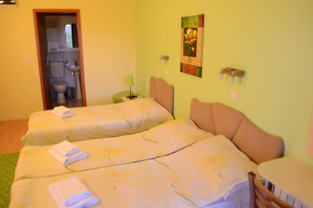 Hotel Pine سكوبجي المظهر الخارجي الصورة