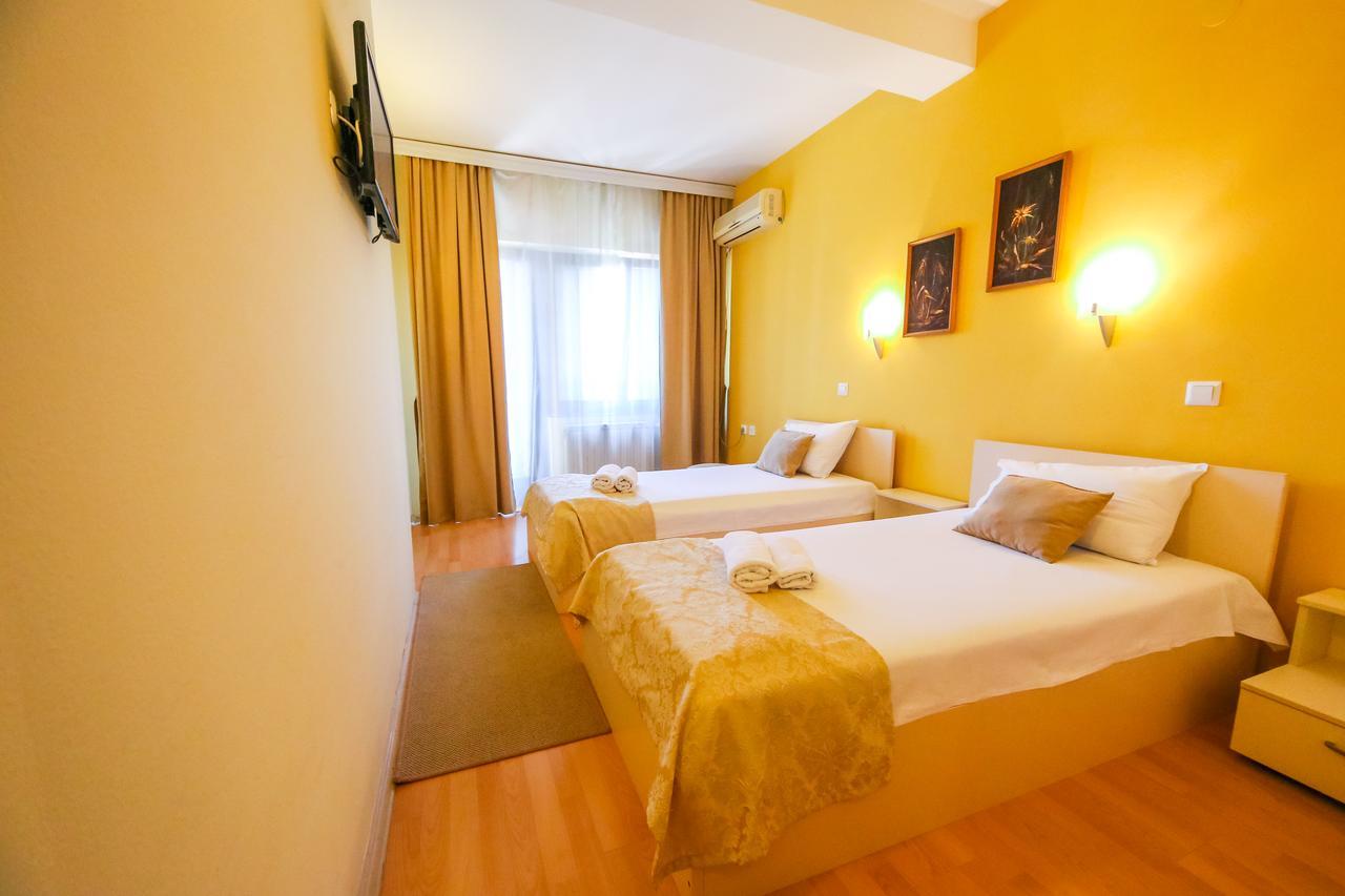 Hotel Pine سكوبجي المظهر الخارجي الصورة