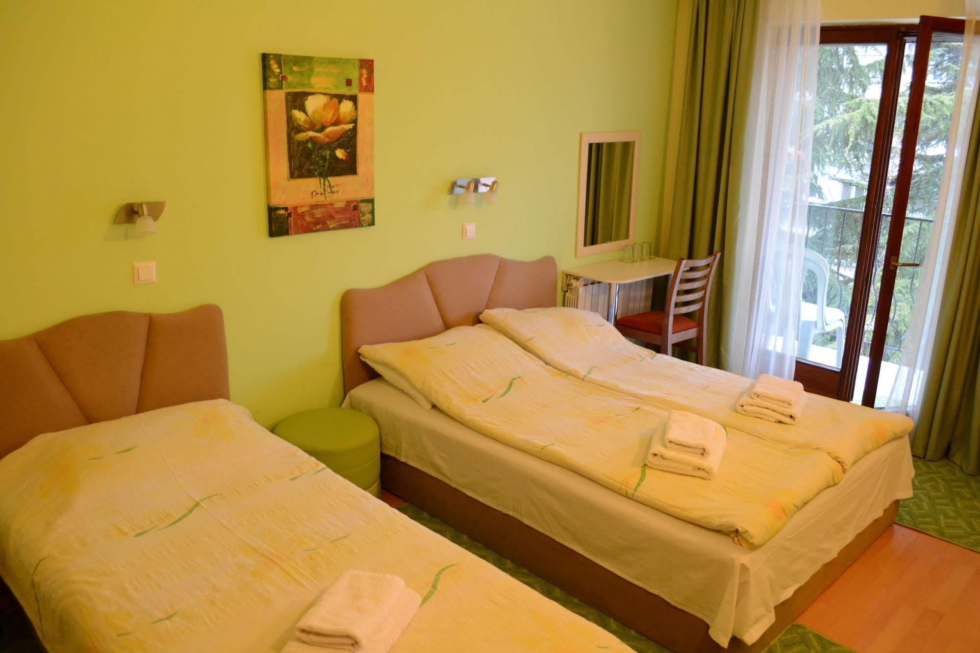 Hotel Pine سكوبجي المظهر الخارجي الصورة