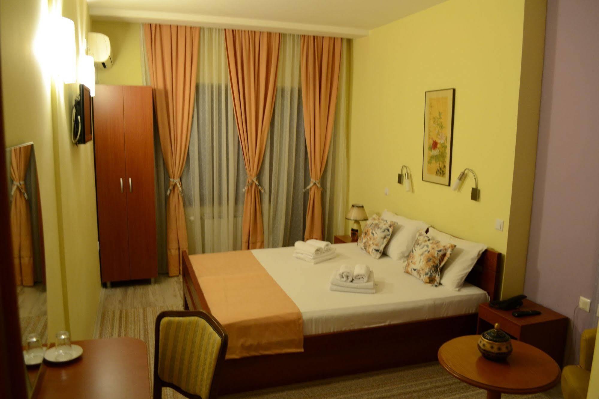 Hotel Pine سكوبجي المظهر الخارجي الصورة