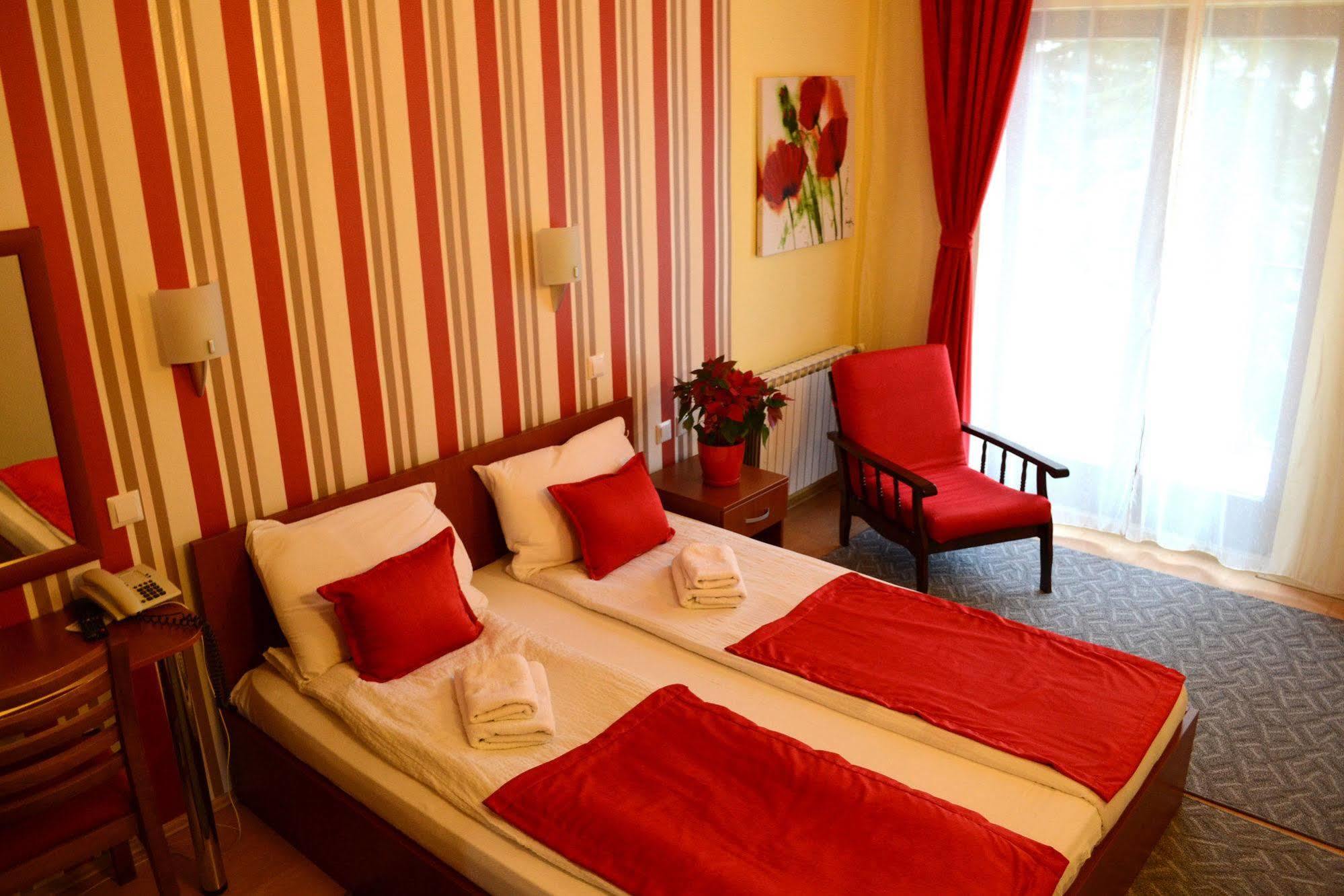 Hotel Pine سكوبجي المظهر الخارجي الصورة