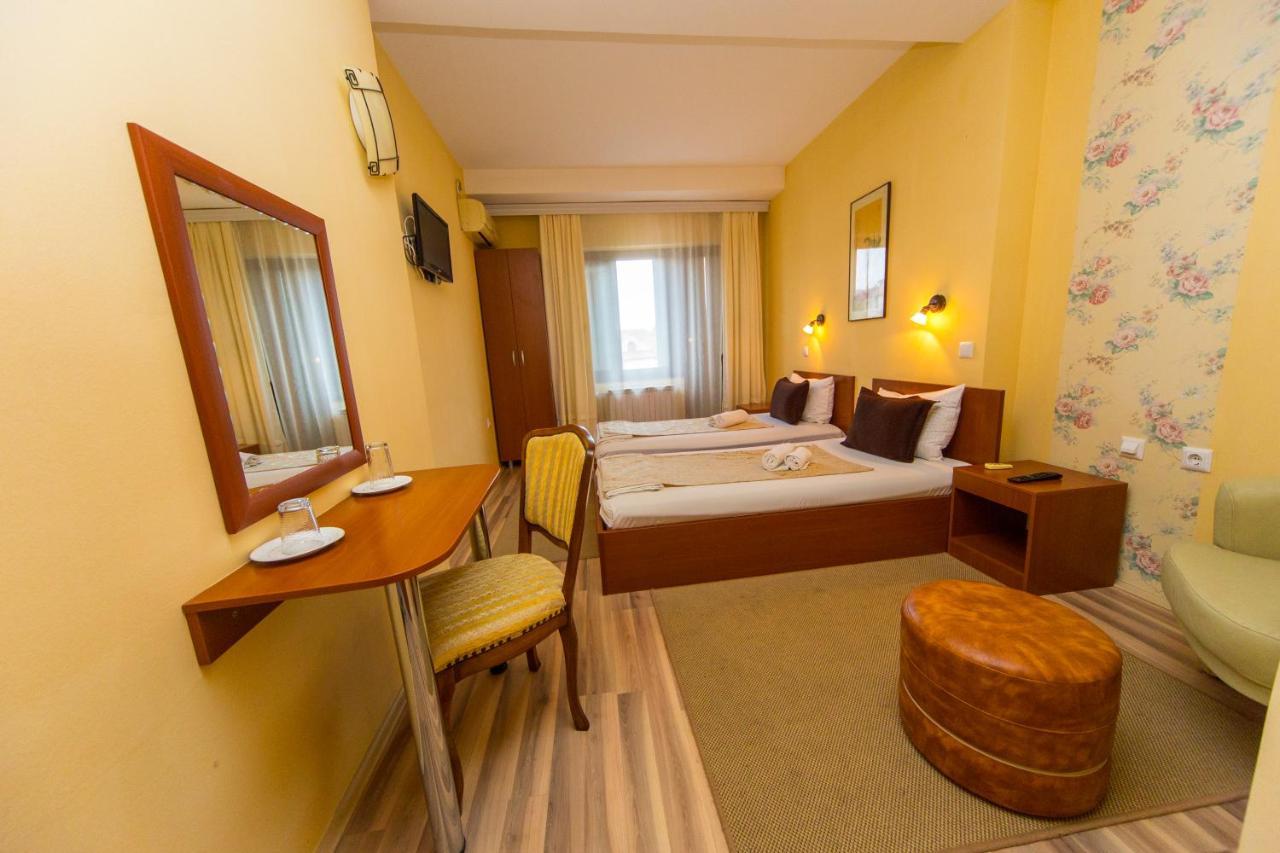 Hotel Pine سكوبجي المظهر الخارجي الصورة