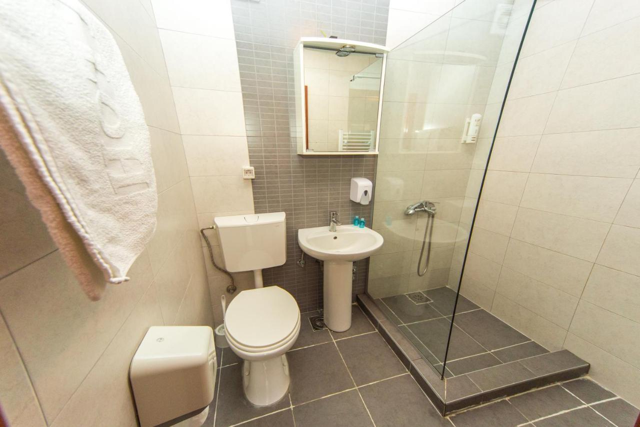 Hotel Pine سكوبجي المظهر الخارجي الصورة