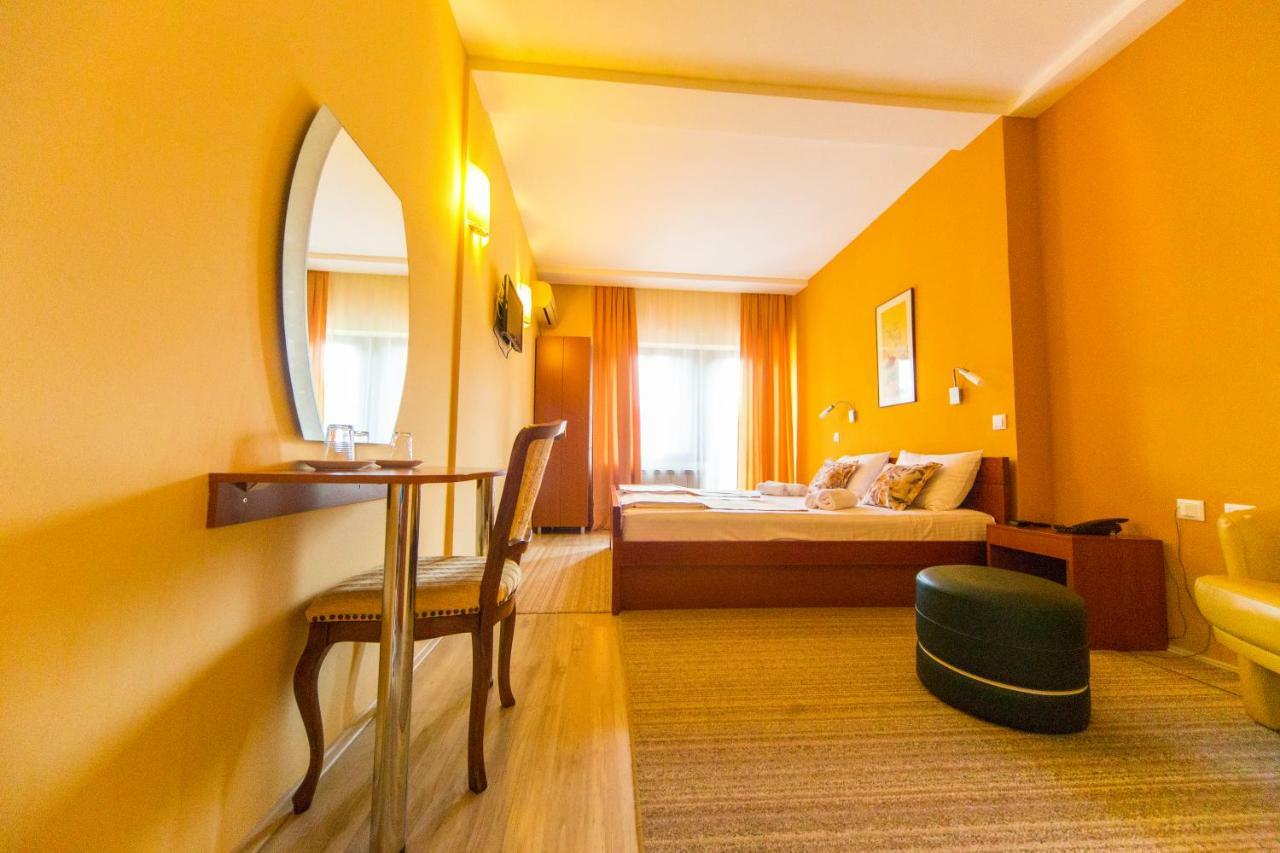 Hotel Pine سكوبجي المظهر الخارجي الصورة